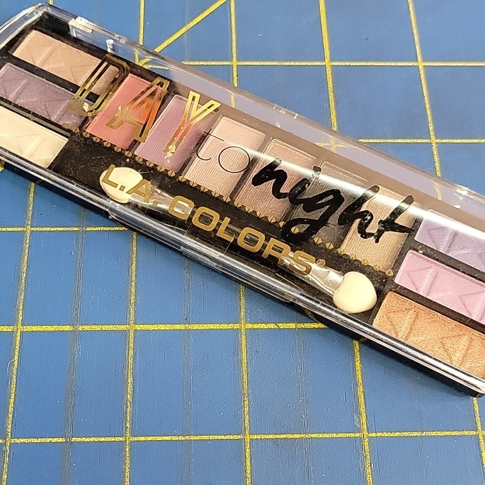 L.A. Colors Versatile Eyeshadow Palette New Sealed - Twlight
